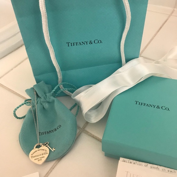 Tiffany and Co. heart and key neckless - Picture 3 of 3